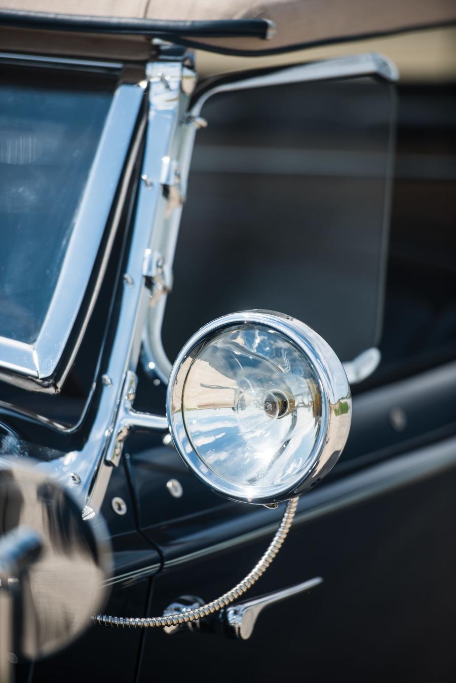 Детали экстерьера Packard Twelve Sport Phaeton 1936 года  (фото 5 из 35)